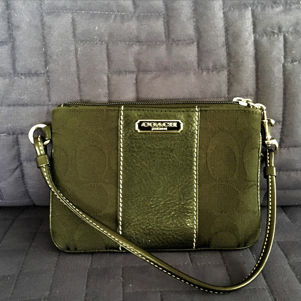 COACH Sm Black Wristlet Signature "C" & Leather